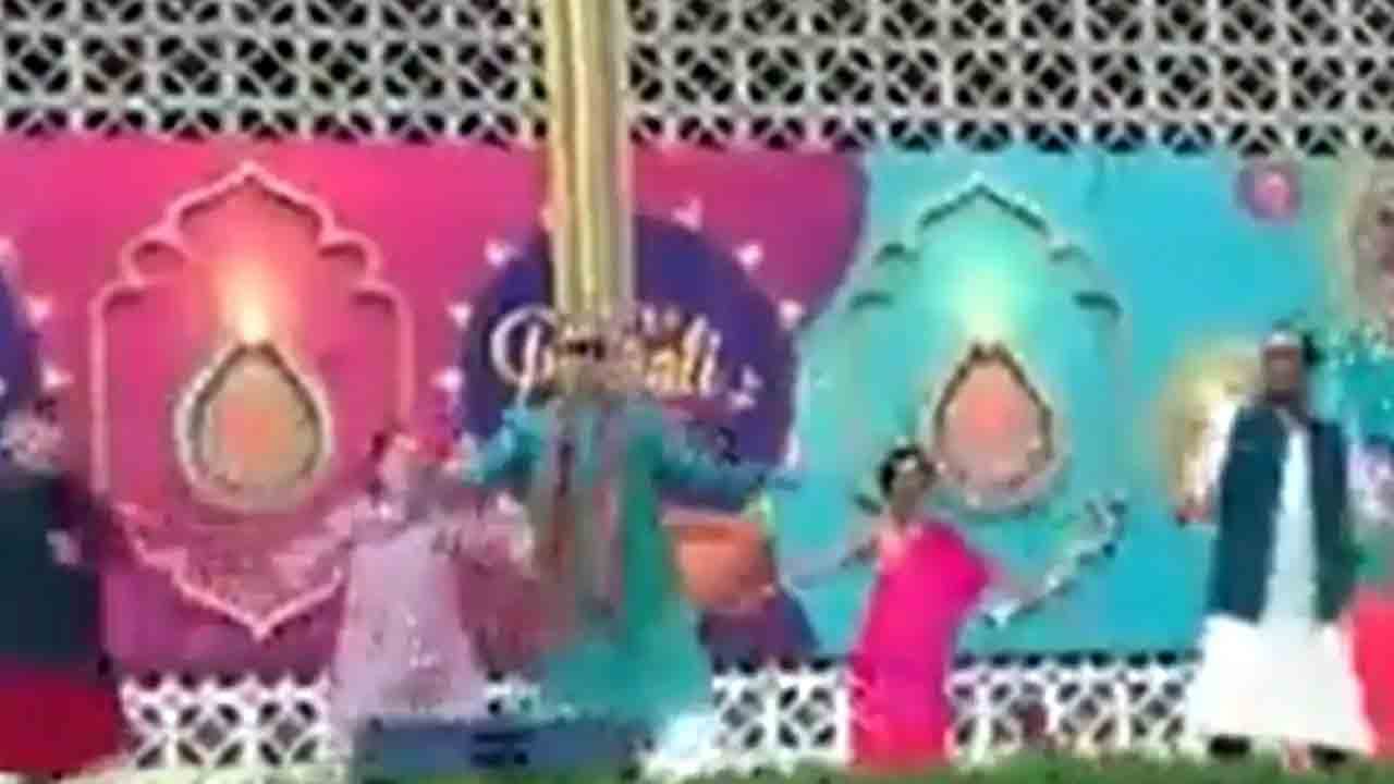 Diwali Celebrations | దీపావళి వేడుకల్లో షారుఖ్‌ పాటకు స్టెప్పులేసిన అమెరికా రాయబారి.. వీడియో వైరల్‌