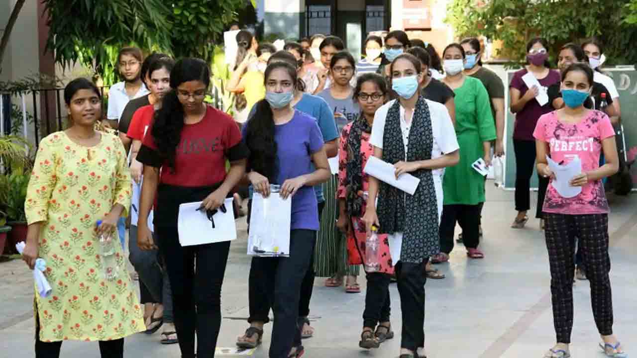 Dress code | పరీక్షలు రాసే ఉద్యోగార్థుల డ్రెస్‌కోడ్‌లో మార్పులు..