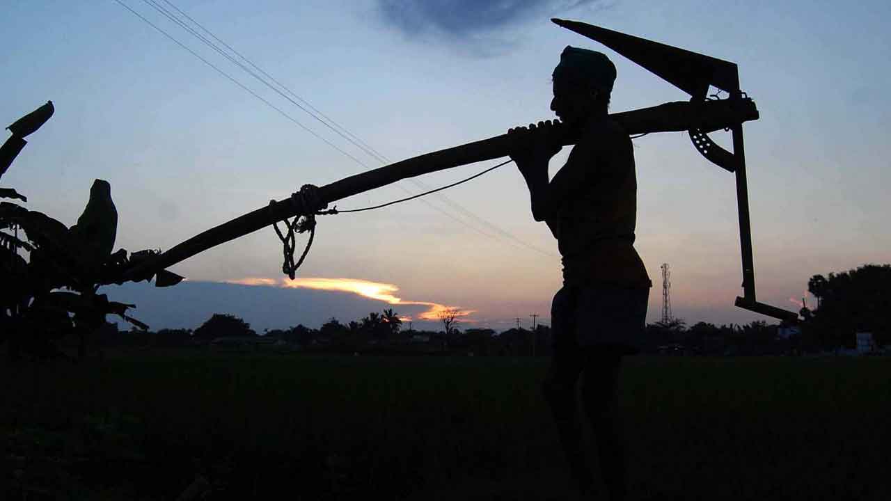 కాంగ్రెస్‌ వస్తే ఎవుసం కుప్పకూలుడే..