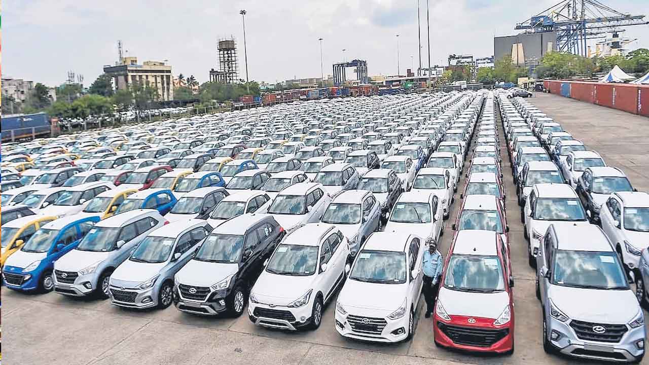 రికార్డు స్థాయికి వాహన విక్రయాలు