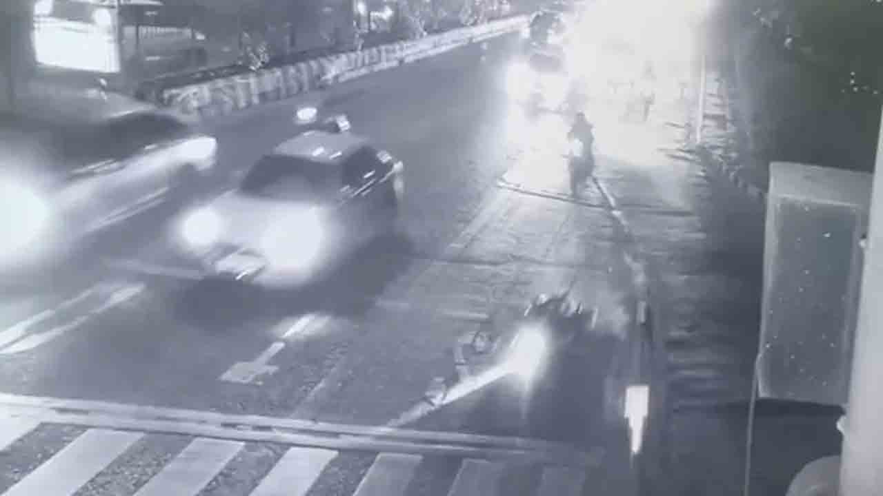 Filmmaker Dies | రోడ్డు ప్రమాదంలో ఫిల్మ్‌మేకర్‌ మృతి.. రక్తపుమడుగుల్లో కొట్టుమిట్టాడుతున్నా సాయం చేయని స్థానికులు