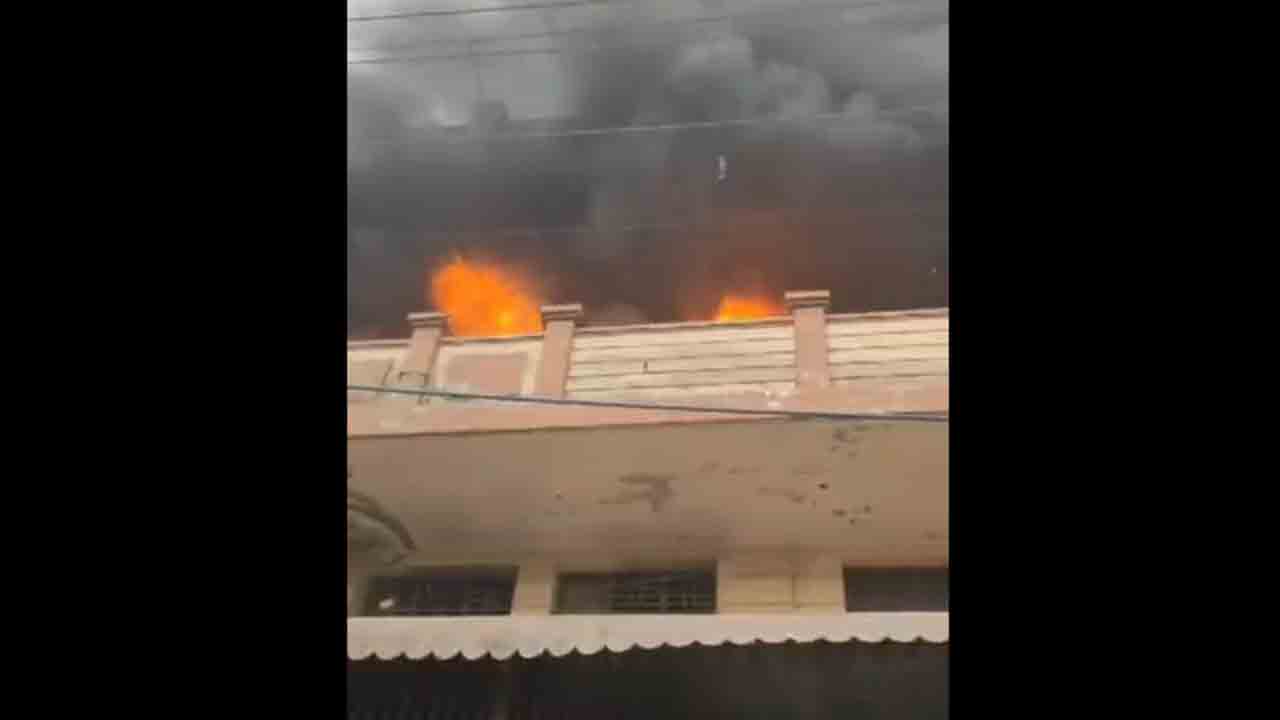 Fire accident | బవానా పారిశ్రామిక వాడలో భారీ అగ్ని ప్రమాదం.. Video
