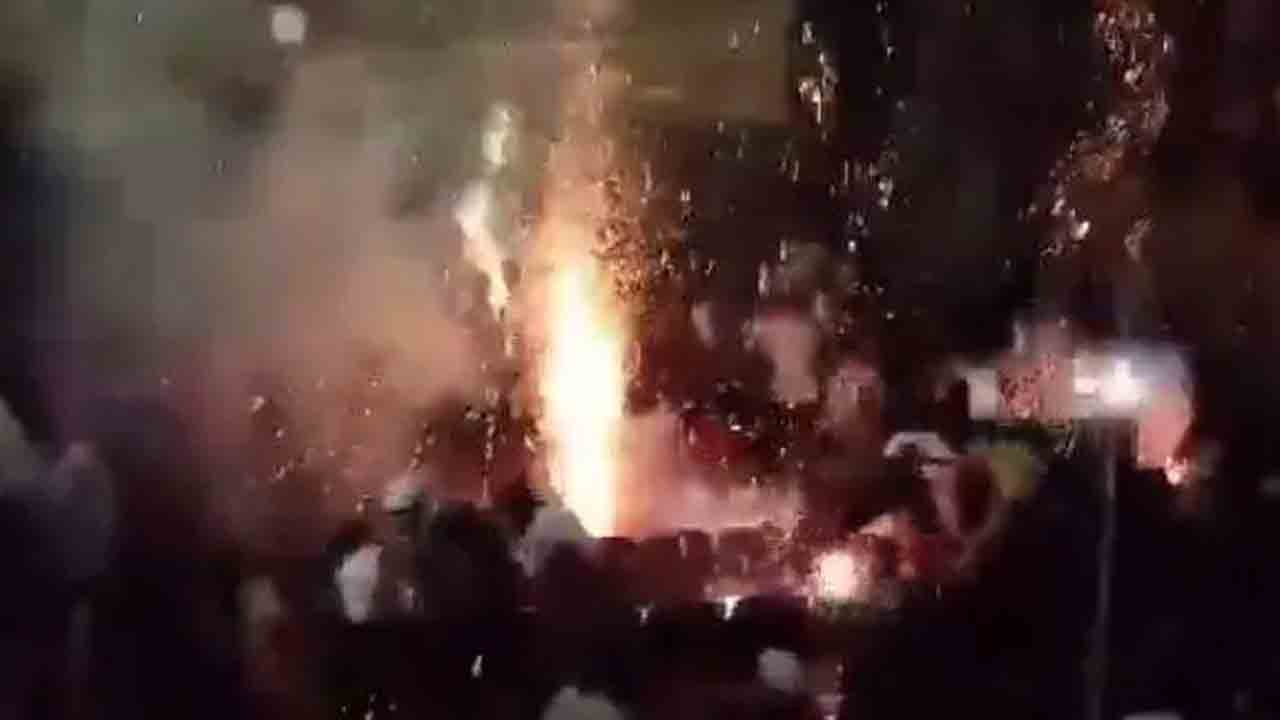 Tiger 3 | థియేటర్‌లో టపాసులు పేల్చి.. వీరంగం సృష్టించిన సల్మాన్‌ అభిమానులు.. VIDEO