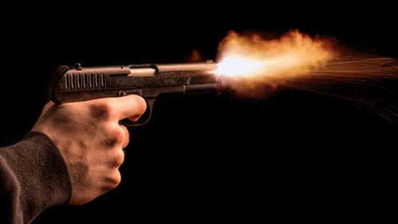 Crime News | ముంబైలో కాల్పులు.. ఒకరి మృతి.. ముగ్గురికి గాయాలు..!