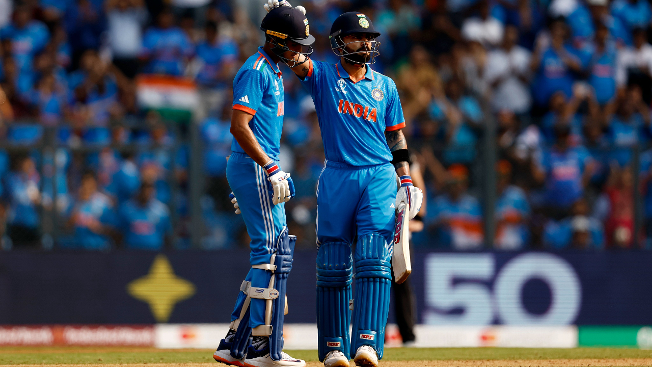 INDvsNZ:  గిల్ రిటైర్డ్ హార్ట్.. కోహ్లీ హాఫ్ సెంచరీ.. 30 ఓవర్లకు టీమిండియా స్కోరు ఇదే..