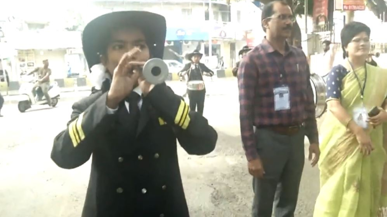 Telangana Elections 2023:  ఓటేద్దాం రండి.. మ్యూజిక‌ల్ బ్యాండ్‌తో ఓట‌ర్ల‌ను ఆక‌ర్షిస్తున్న ఈసీ