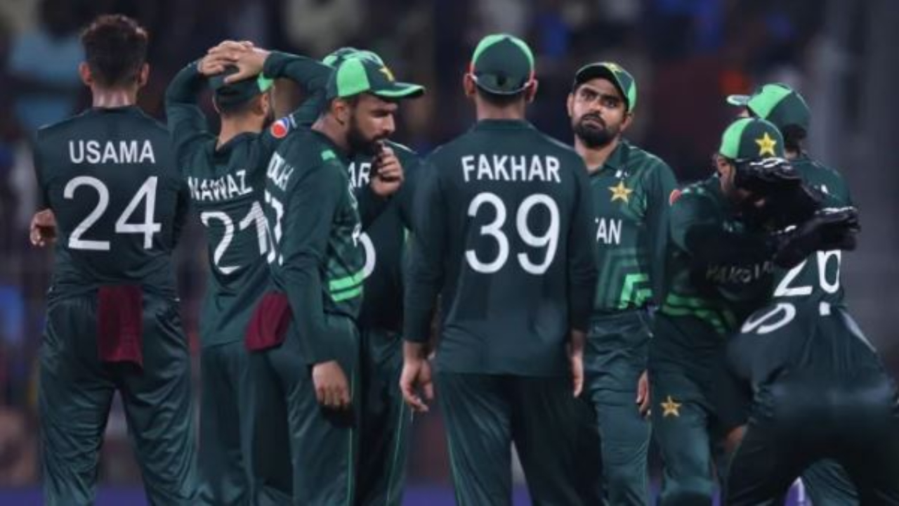 CWC 2023: పాకిస్తాన్ ఎయిర్ పోర్టుకు క్వాలిఫై అయింది..! బాబర్ అండ్ కో. పై మీమ్స్ వెల్లువ