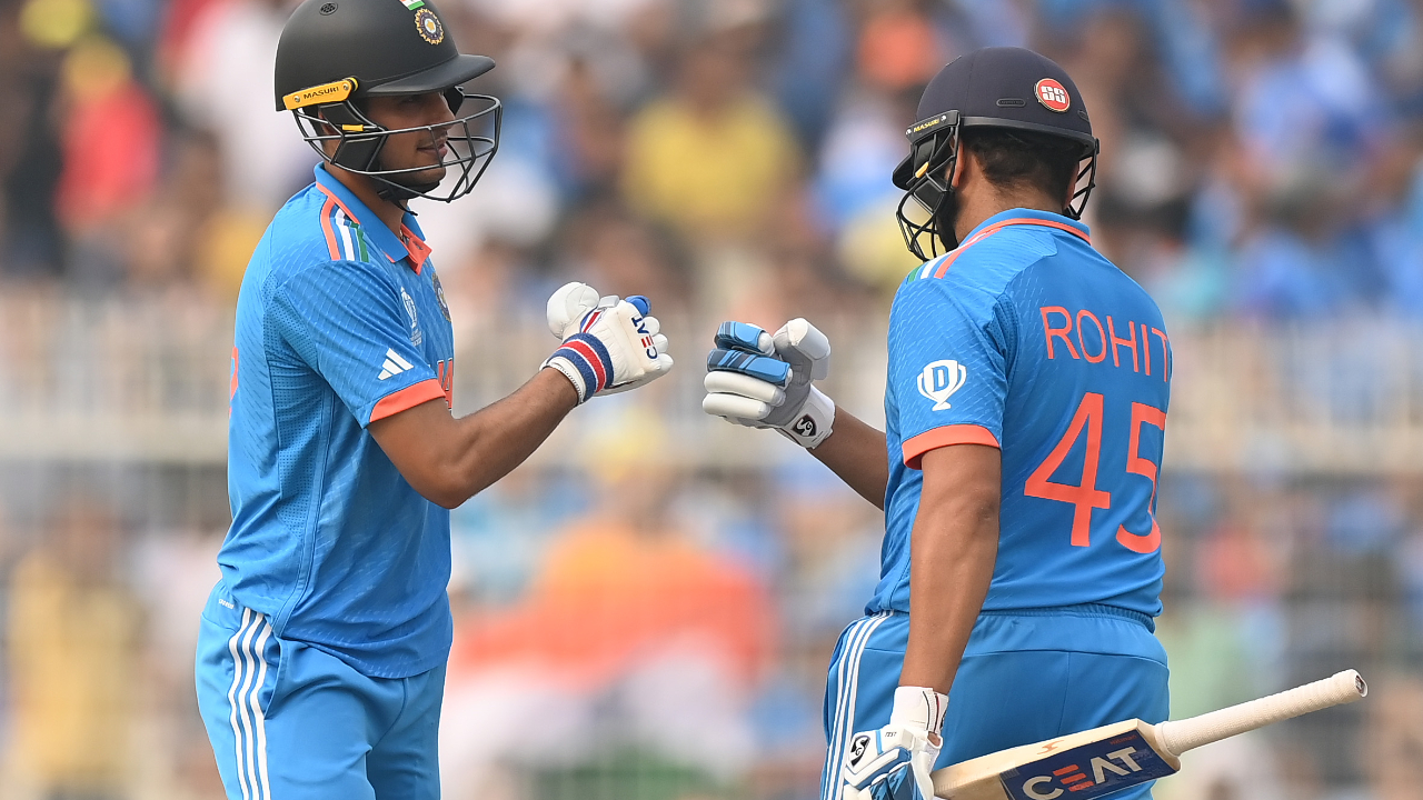 INDvsNZ:  రోహిత్ ఔట్.. గిల్ అర్థ సెంచరీ..  15 ఓవర్లకు  భారత్ స్కోరు ఎంతంటే!