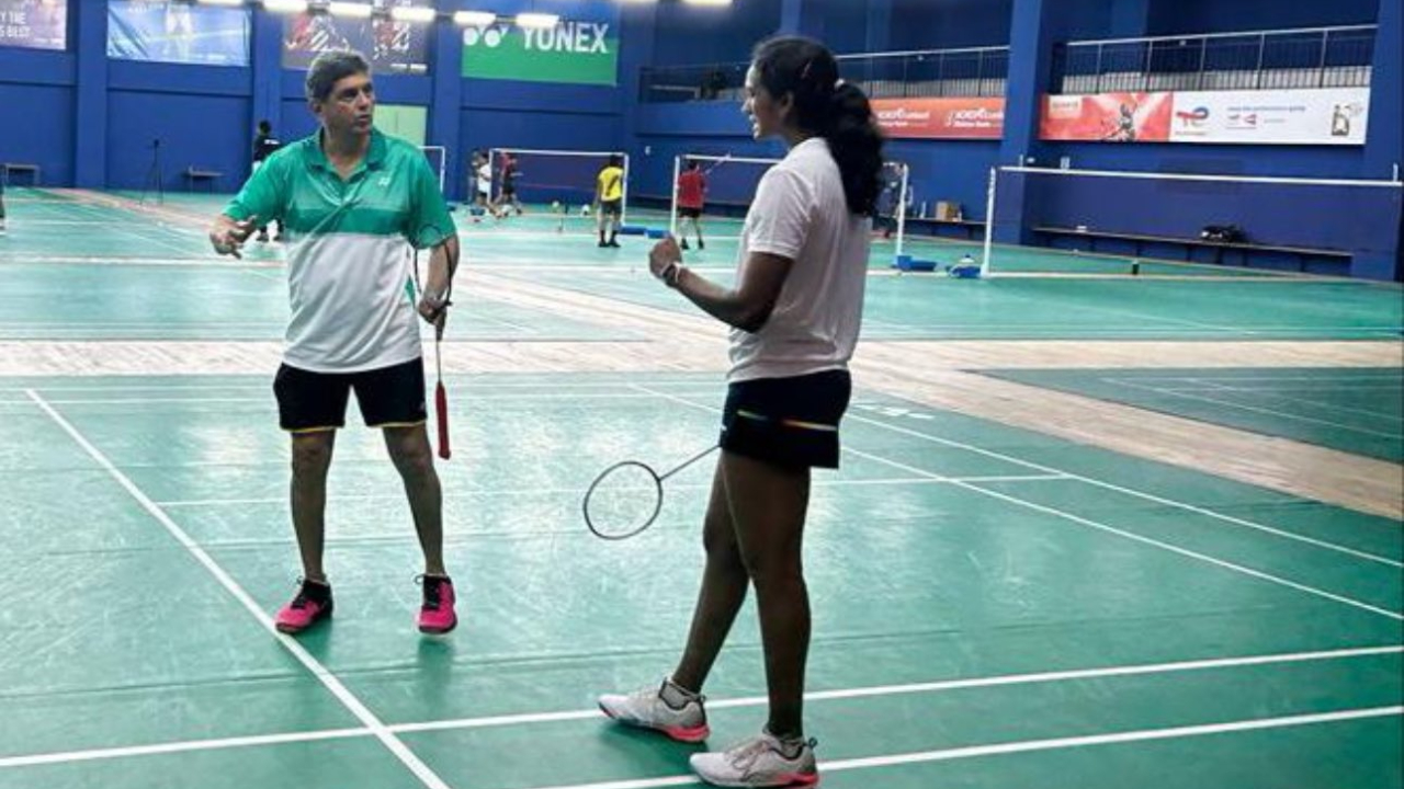 PV Sindhu: టార్గెట్ పారిస్ ఒలింపిక్స్.. ఆ దిగ్గజ షట్లర్ శిక్షణలో రాటుదేలుతున్న సింధు