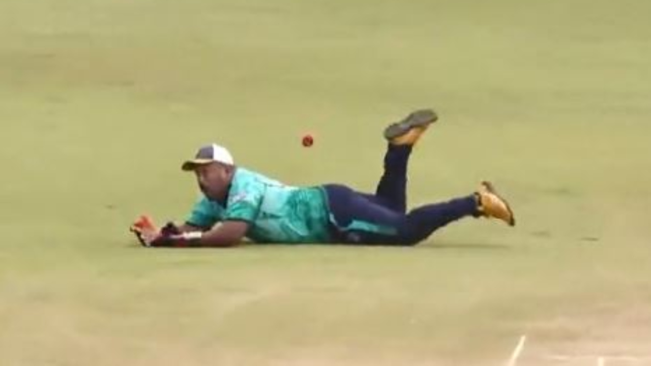 Greatest Wicket Keeper: చేతుల్తోనే కాదు.. నడుముతోనూ క్యాచ్ పట్టొచ్చు.. చూస్తే వావ్ అనాల్సిందే..