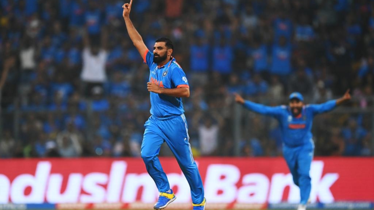 INDvsNZ: కివీస్ పని పడుతున్న షమీ.. భారీ ఛేదనలో రెండు వికెట్లు కోల్పోయిన న్యూజిలాండ్