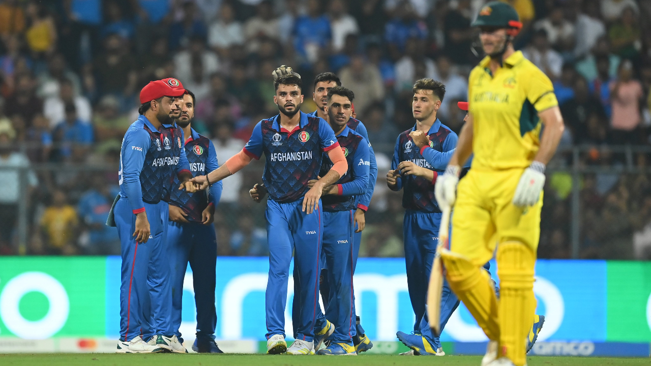 AUS vs AFG: కంగారూలకు డబుల్ స్ట్రోక్ ఇచ్చిన మ్యాంగో మ్యాన్.. నాలుగు వికెట్లు కోల్పోయిన ఆసీస్