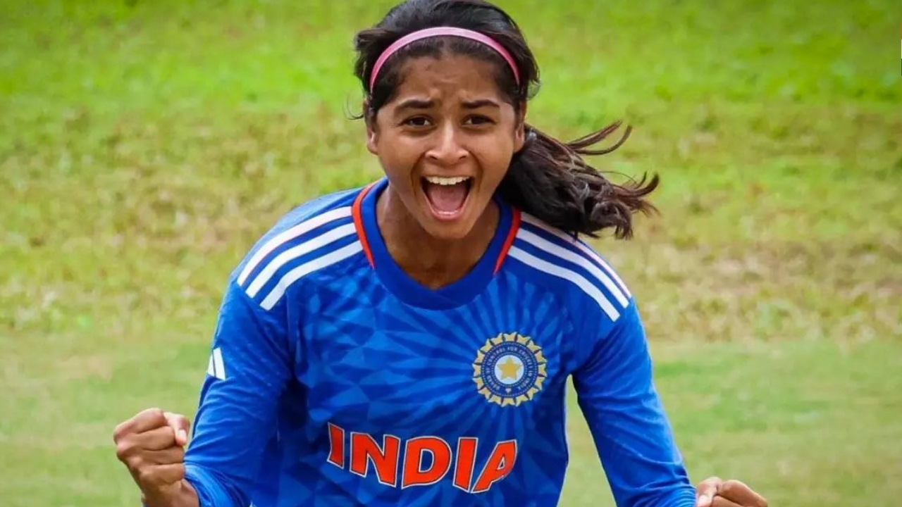 INDvsENG : ఇంగ్లండ్‌కు షాకిచ్చిన శ్రేయాంక పాటిల్.. ఉత్కంఠ పోరులో భార‌త్‌దే విజ‌యం