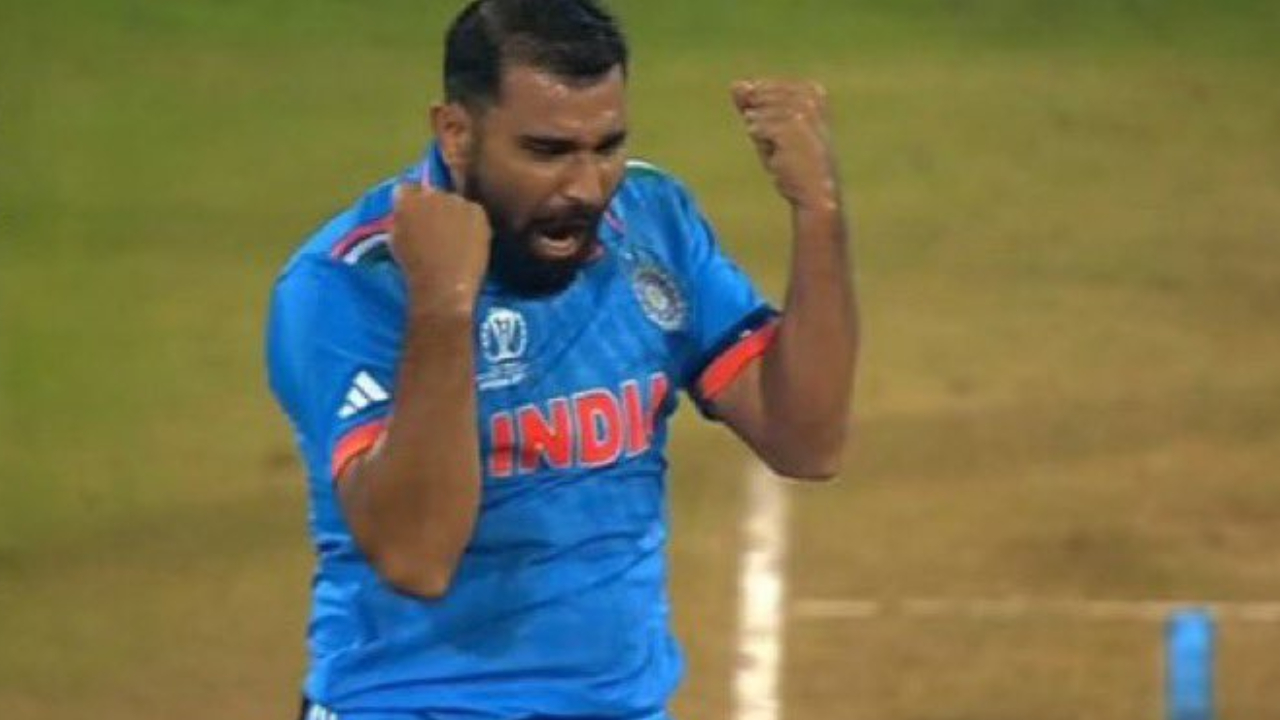INDvsNZ: మళ్లీ బ్రేక్ ఇచ్చిన షమీ.. ఒకే ఓవర్లో రెండు వికెట్లు.. మిచెల్ శతకం