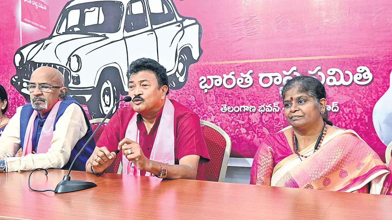 కళాకారులకు కేసీఆర్ ప్రోత్సాహం