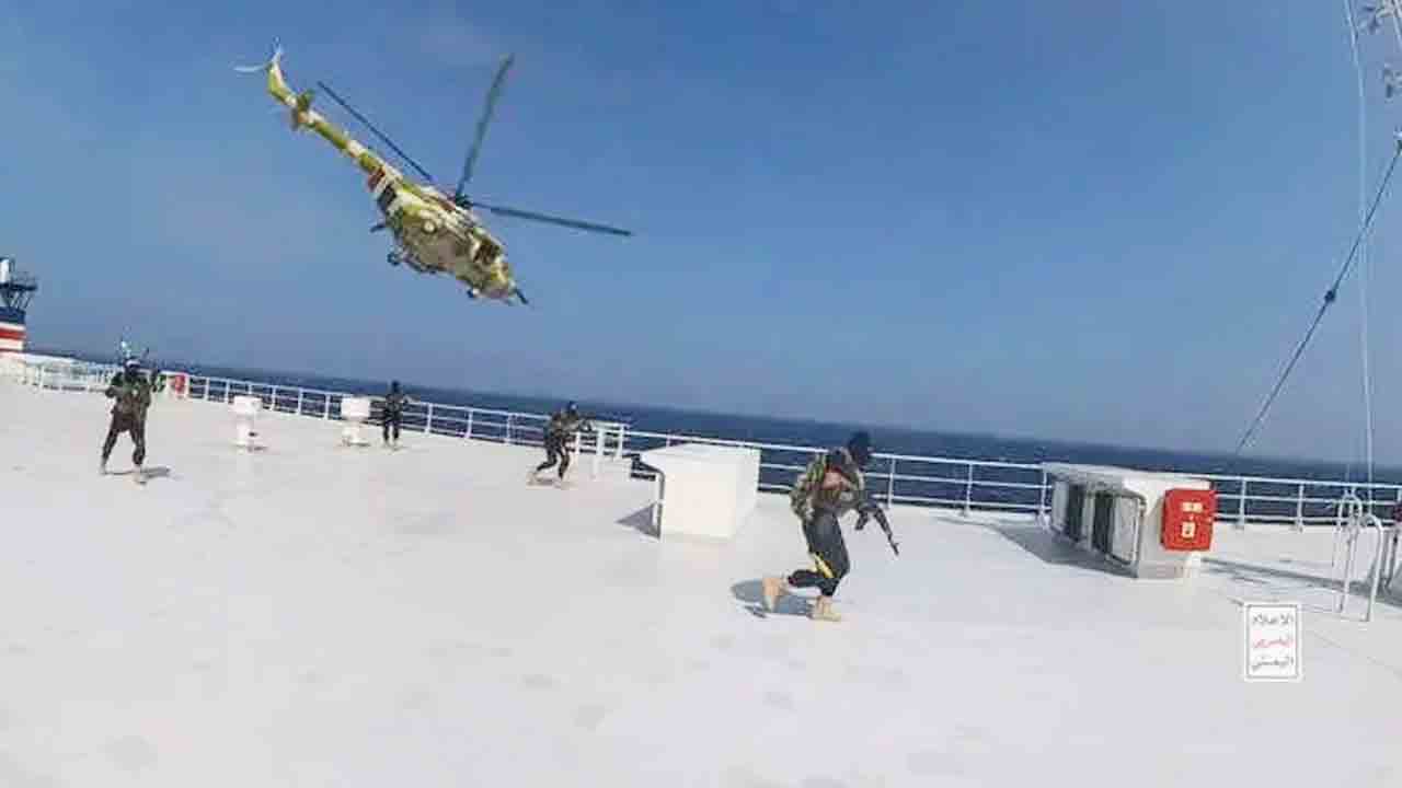 Hijack | ఎర్ర సముద్రంలో కార్గో షిప్‌ను ఎలా హైజాక్‌ చేశారో చూడండి.. వీడియో