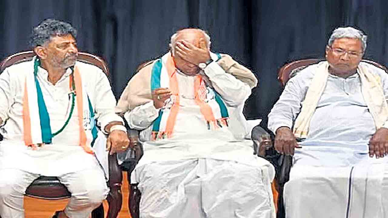 Karnataka Congress | కాంగ్రెస్ ప్రభుత్వం ఏర్పడిన ఆర్నెల్లలోనే రాష్ట్రం ఆగమాగం.. ప్రజా సంక్షేమం గాలికొదిలేసి సీఎం కుర్చీ కోసం నేతల కొట్లాట