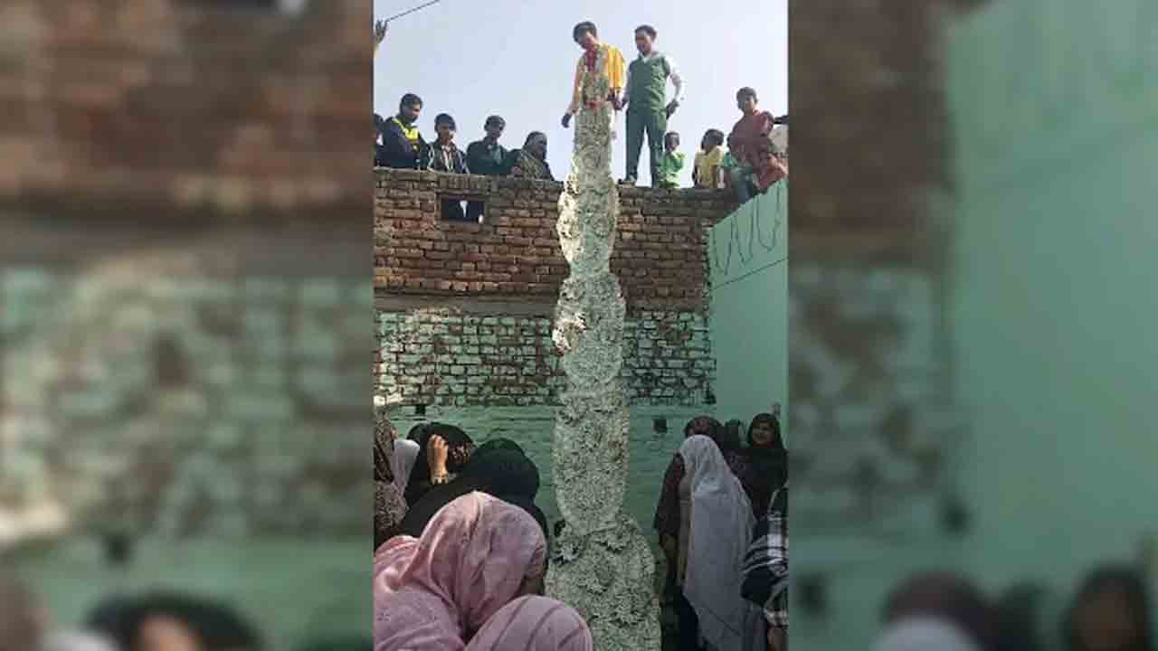 Watch: అతిపెద్ద కరెన్సీ నోట్ల దండను మెడలో ధరించిన వరుడు.. వీడియో వైరల్‌