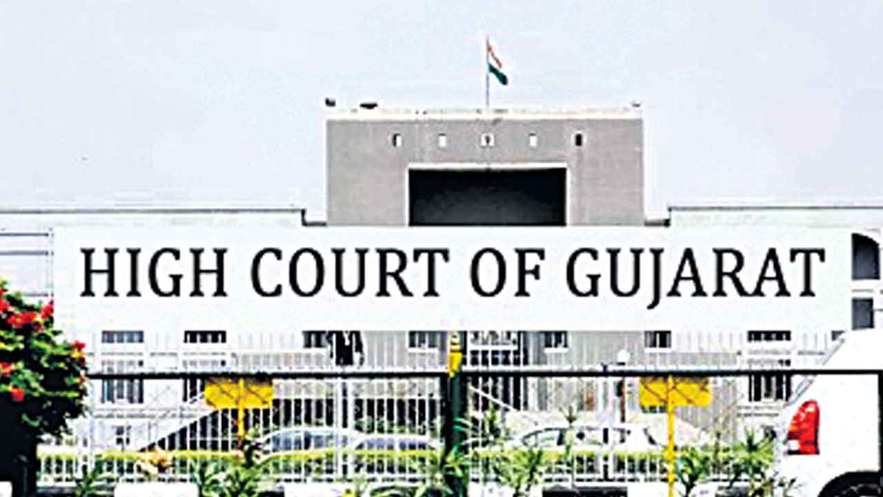 వారు దేవుళ్లలా ప్రవర్తిస్తున్నారు