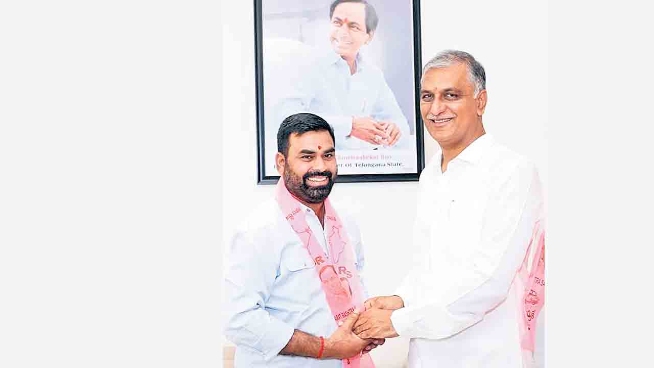 సంక్షేమ పథకాలకు ఆకర్షితుడై బీఆర్‌ఎస్‌లోకి..