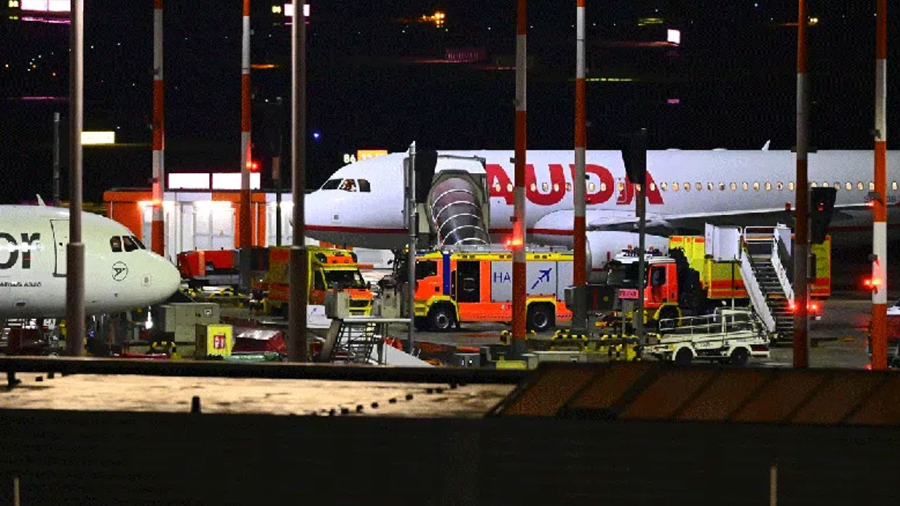 Hamburg Airport | హాంబర్గ్‌ ఎయిర్‌పోర్టు రన్‌వేపైకి దూసుకెళ్లిన కారు.. విమానాశ్రయం బంద్‌