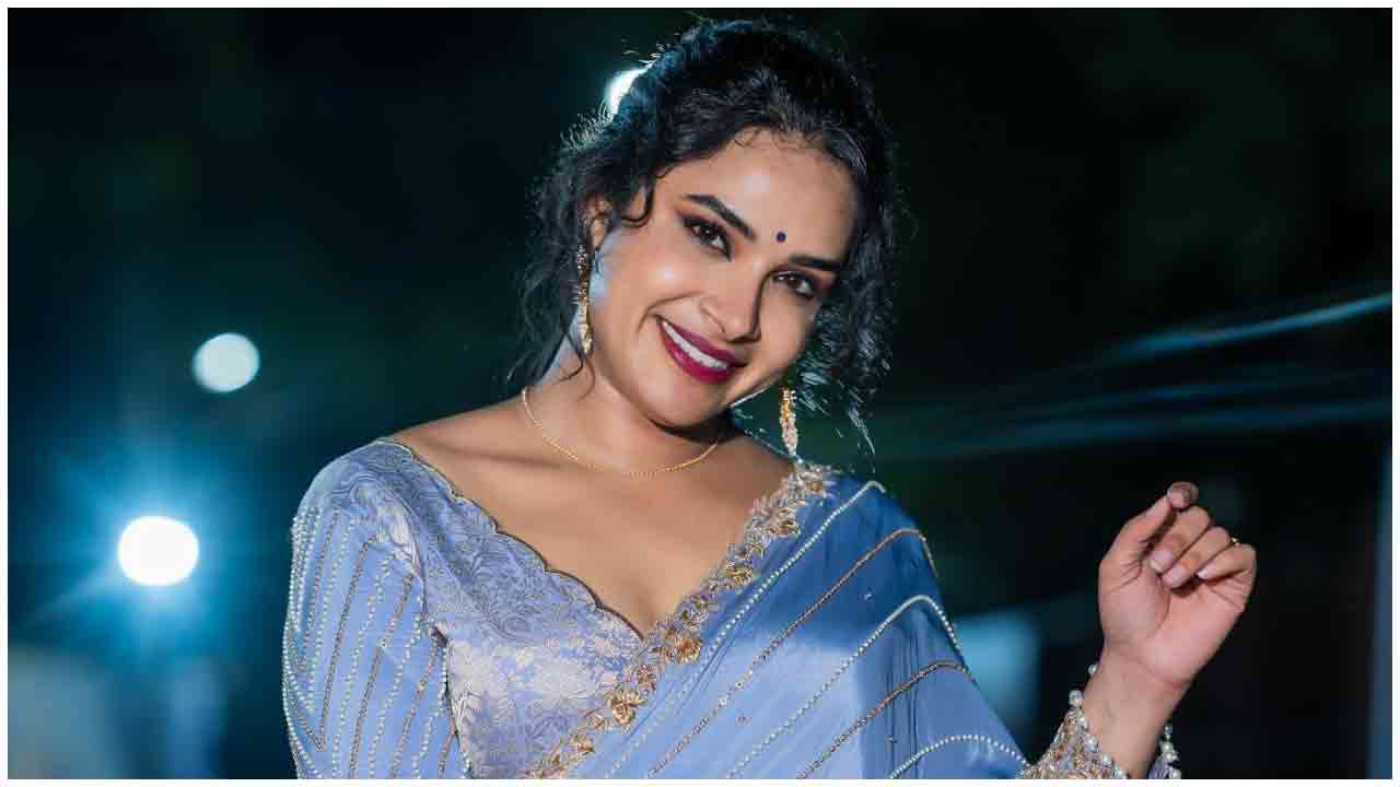 Hari Teja | కాటుక కన్నులతో కవ్విస్తున్న హరితేజ..