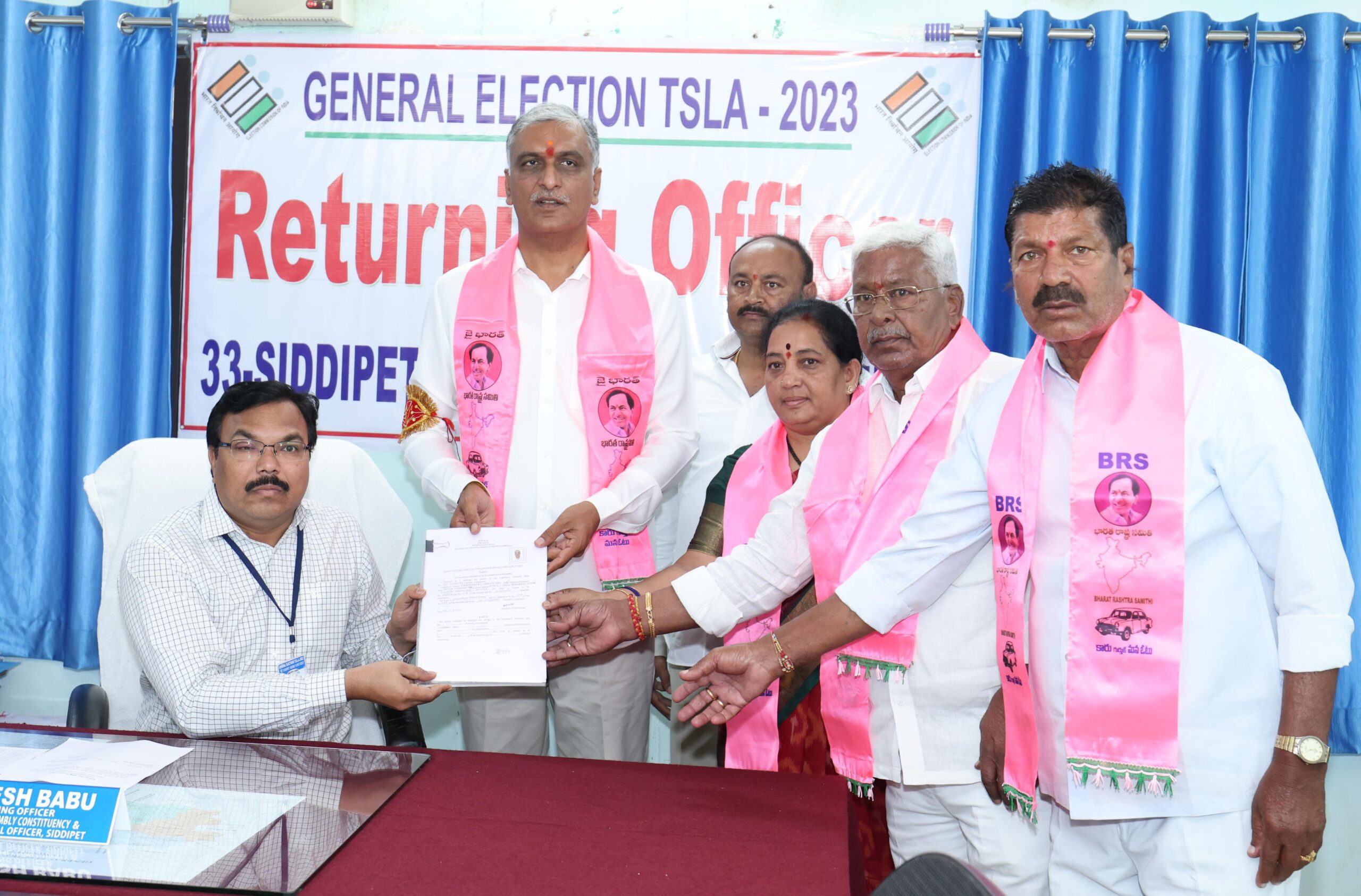  బీఆర్‌ఎస్‌ వర్కింగ్‌ ప్రెసిడెంట్‌, సిరిసిల్ల బీఆర్‌ఎస్‌ అభ్యర్థిగా నామినేషన్‌ వేస్తున్న మంత్రి కేటీఆర్‌
