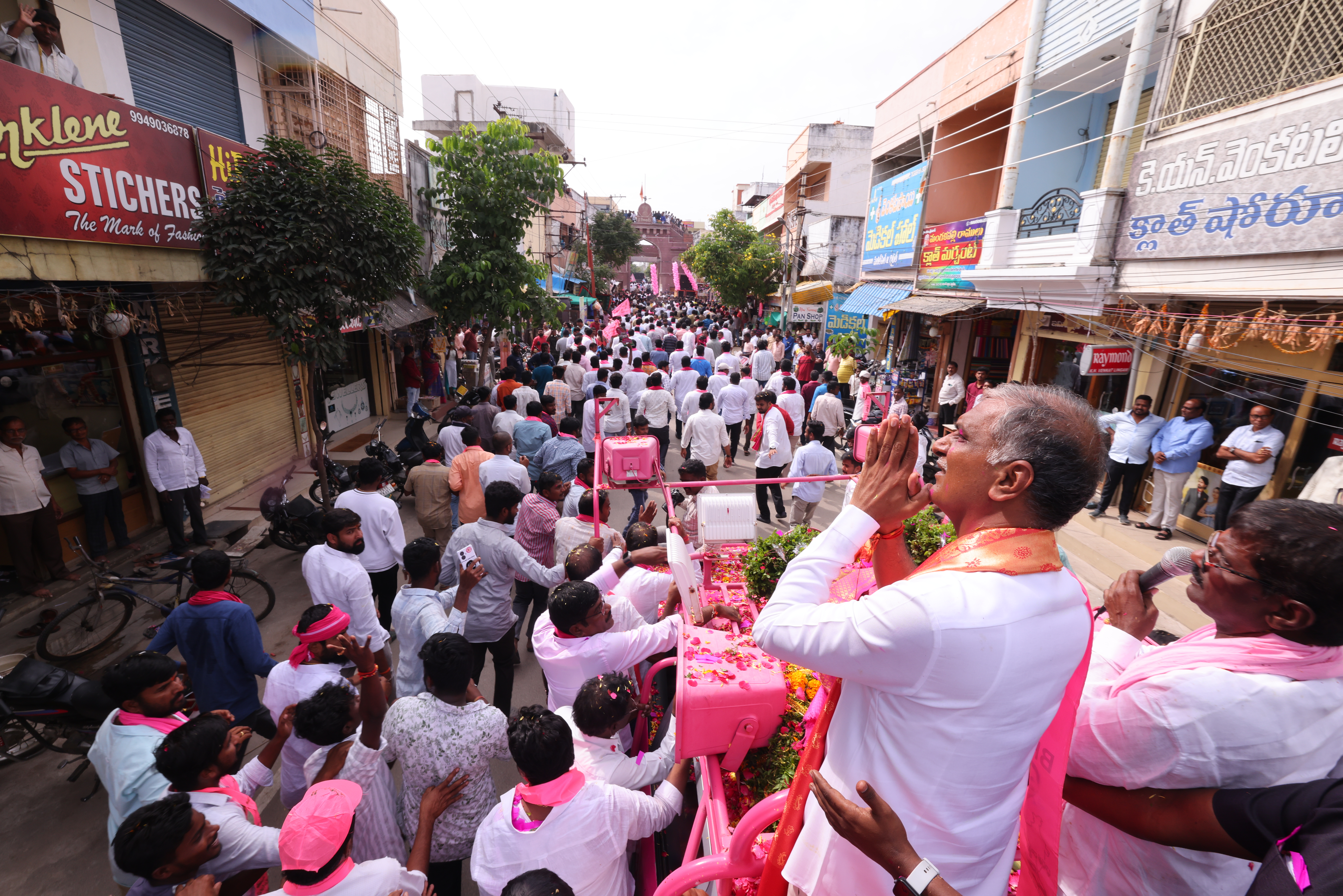 Harish Rao Participating In Road Show At Siddipet