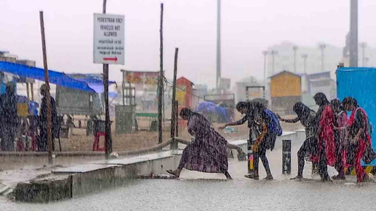Heavy Rains | కేరళ, తమిళనాడుకు భారీ వర్ష సూచన.. అలర్ట్ జారీ చేసిన ఐఎండీ