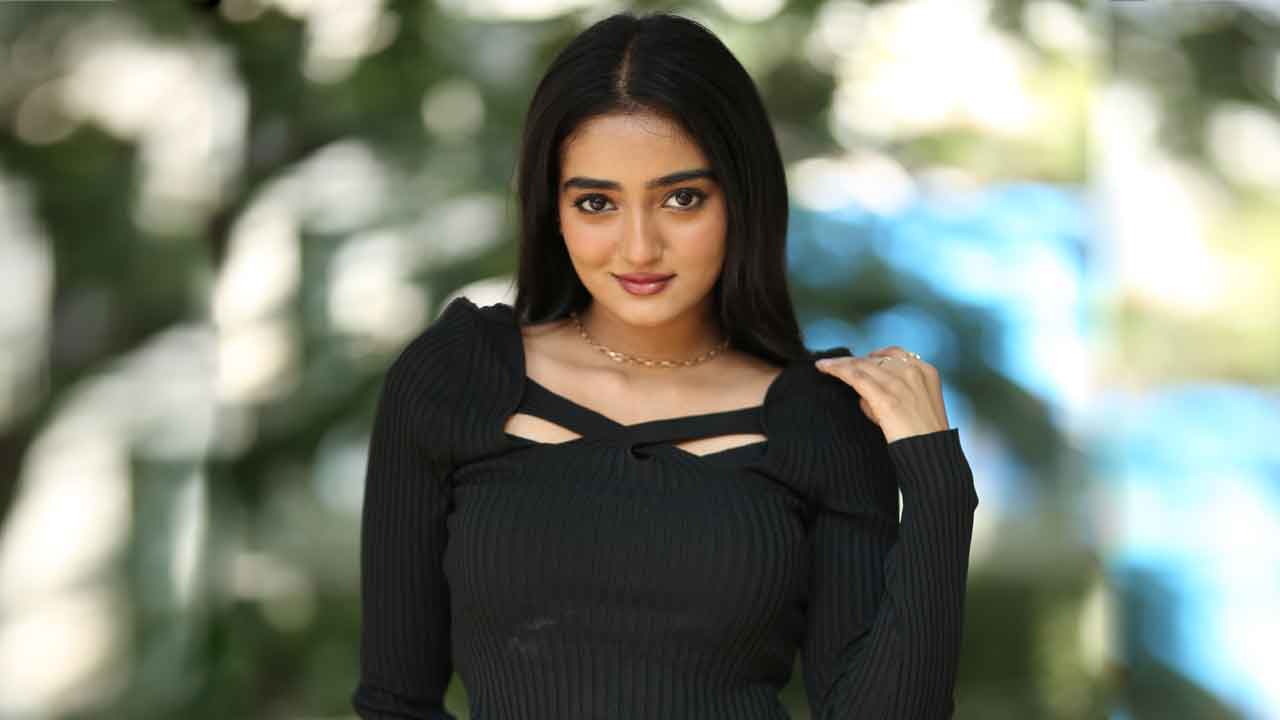 సీరియస్‌గా నవ్విస్తా..