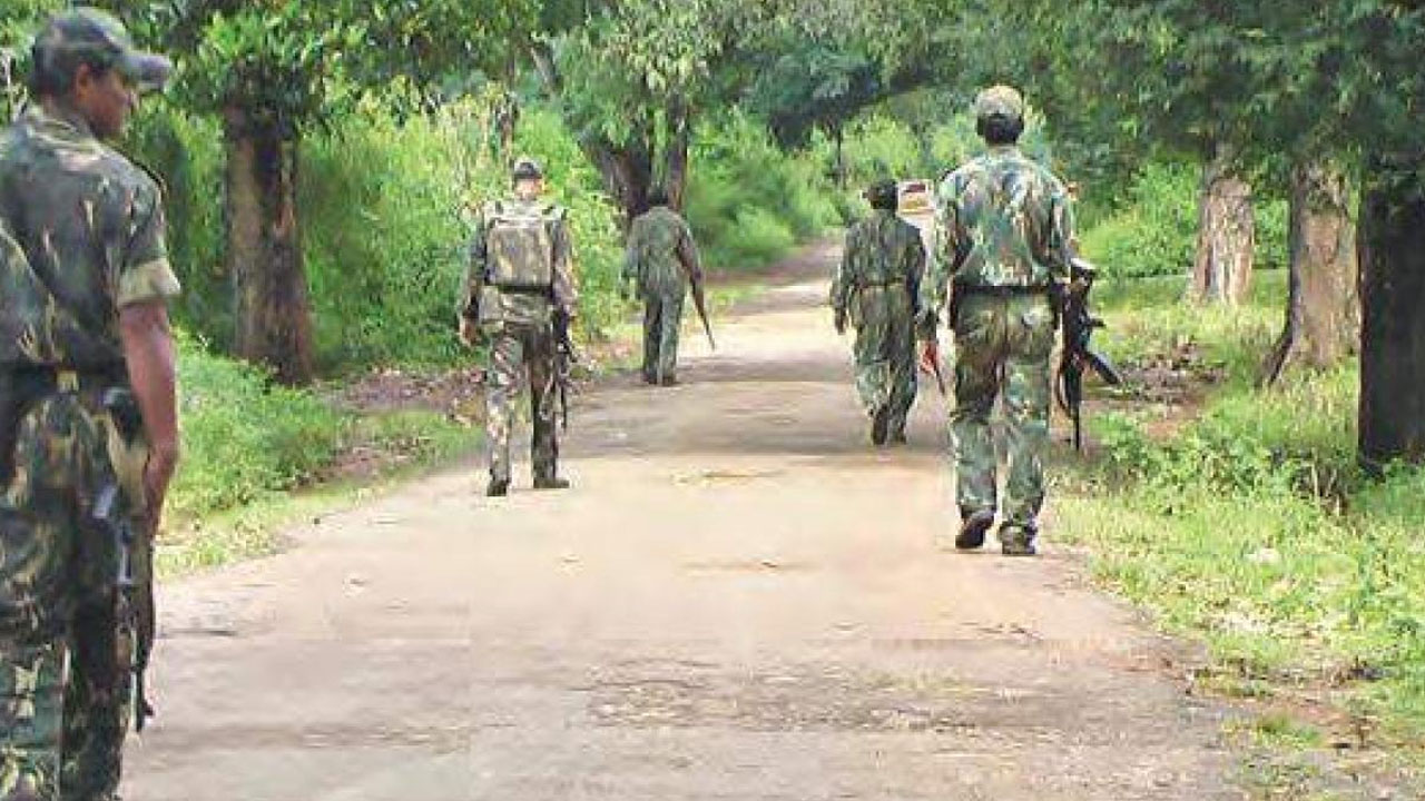 Chhattisgarh | ఛత్తీస్‌గఢ్‌లో తొలి విడుత ఎన్నికలు.. సుక్మా జిల్లాలో మందుపాతర పేల్చిన మావోయిస్టులు