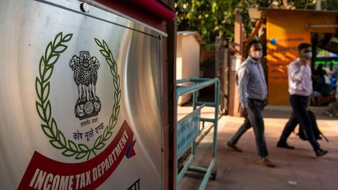 IT Raids | బడంగ్‌పేట మేయర్‌, మహేశ్వరం కాంగ్రెస్‌ అభ్యర్థి ఇండ్లలో ఐటీ సోదాలు..