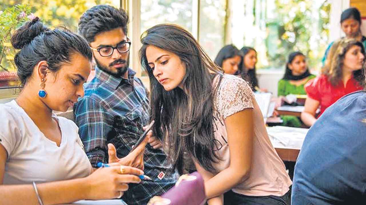 US Visa | అమెరికా వెళ్లే విద్యార్థులకు కొత్త రూల్స్‌.. సోమవారం నుంచే అమల్లోకి