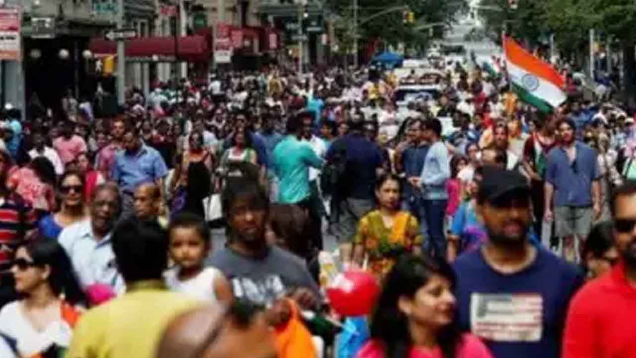 అమెరికాలో అక్రమ వలసదారుల్లో మూడో స్థానంలో భారతీయులు