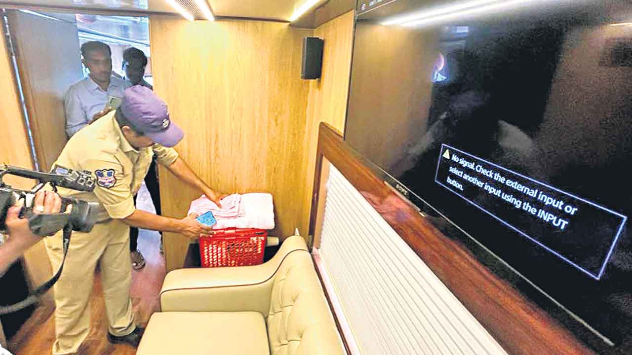 సీఎం కేసీఆర్‌ కాన్వాయ్‌ తనిఖీ