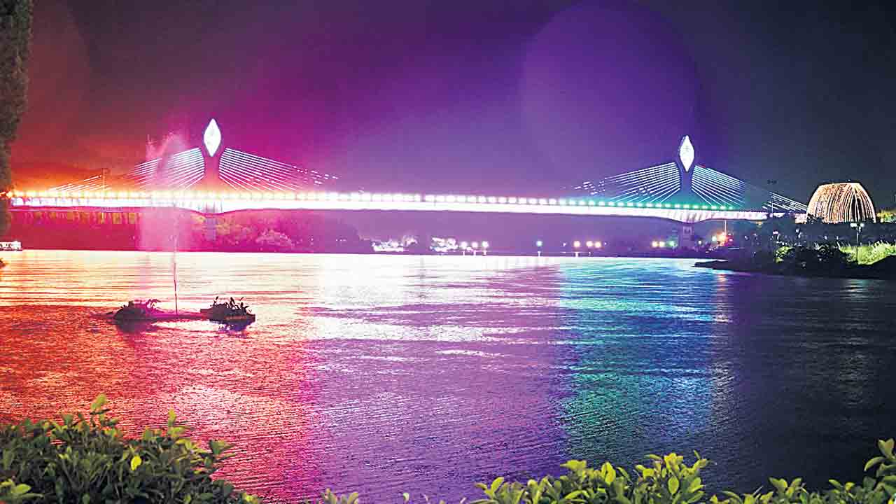 కండ్ల ముందే అభివృద్ధి