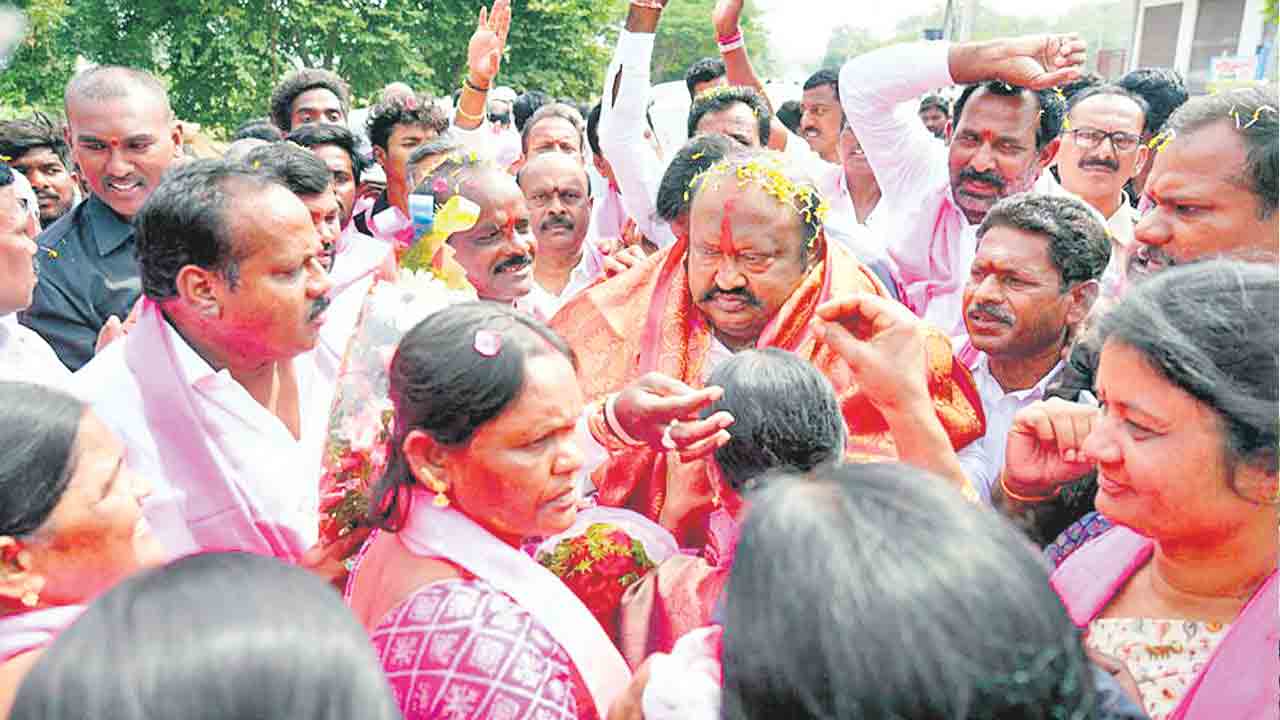 కాంగ్రెస్, బీజేపీకి ఓటేస్తే వెళ్లేది ఢిల్లీకే