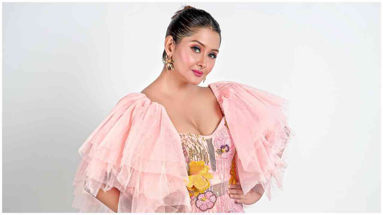 Kanchi Singh | గులాబీ రంగు డ్రెస్‌ల గుబాళిస్తున్న కంచి సింగ్..