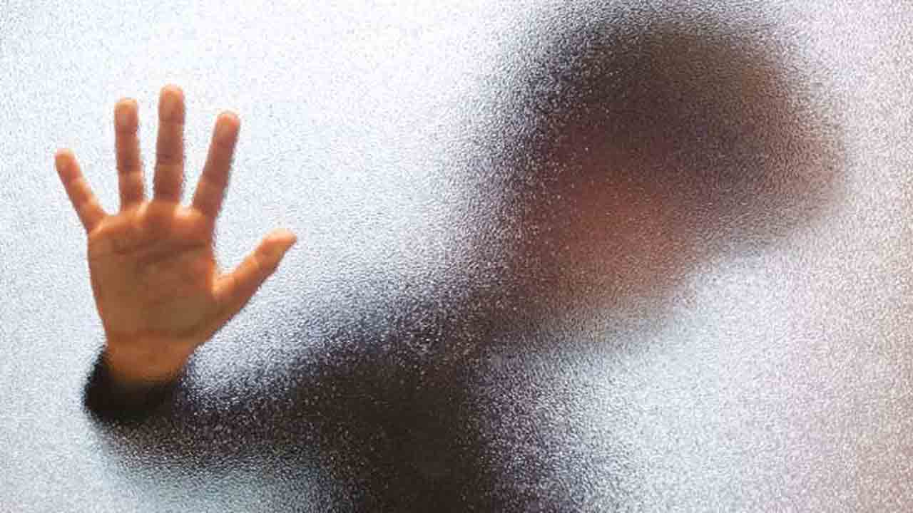 Assaulted | కన్నకూతుళ్లపై లైంగిక వేధింపులు.. ప్రియుడికి సహకరించి కటకటాలపాలైన తల్లి