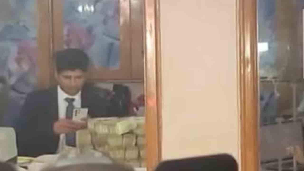 Jaipur’s Ganpati Plaza lockers | ఒక సంస్థ ప్రైవేట్‌ లాకర్లలో ఐటీ సోదాలు.. లక్షల్లో నోట్ల కట్టలు