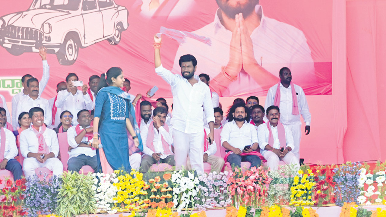 బోథ్‌ను రెవెన్యూ డివిజన్‌ చేస్తాం