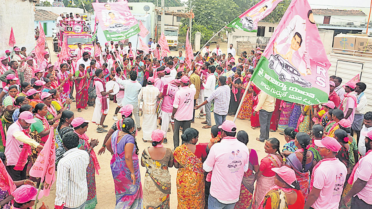 భారీ మెజార్టీతో బీఆర్‌ఎస్‌ను గెలిపించాలి