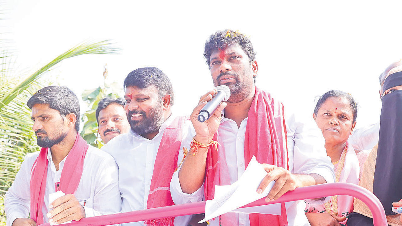 కారు.. ప్రచార జోరు