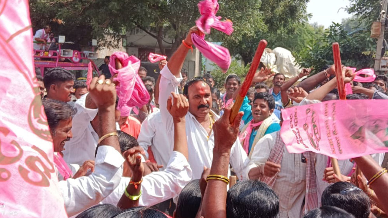 అభివృద్ధిని చూసి ఓటెయ్యండి