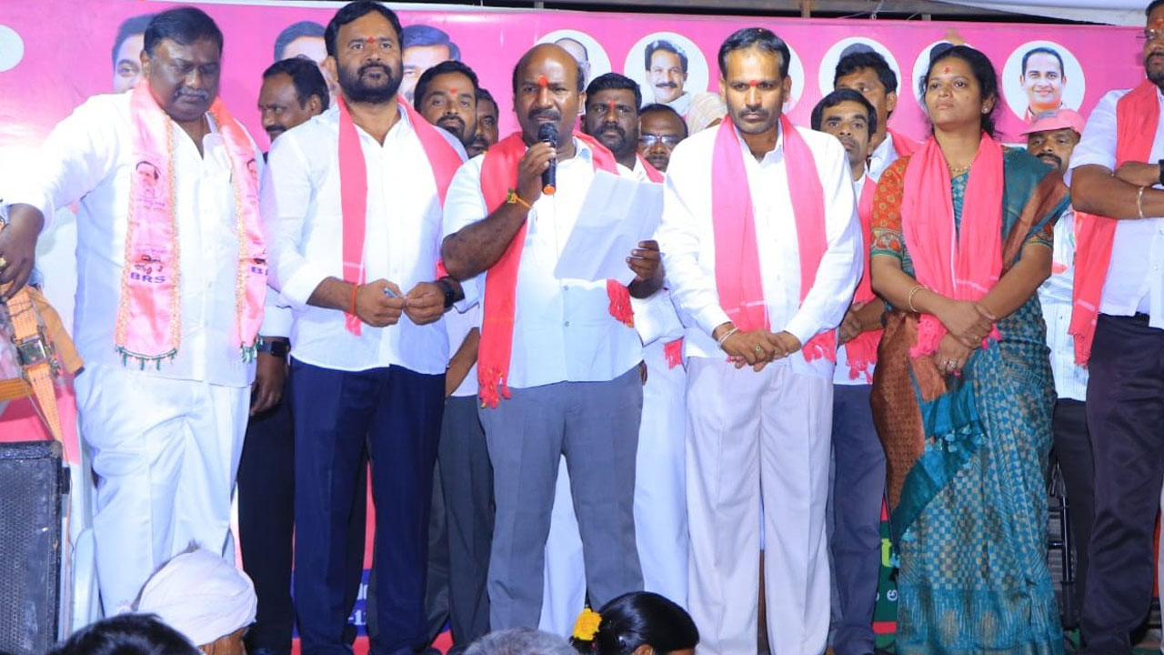 అభివృద్ధ్దిపై చర్చించి ఓటేయండి