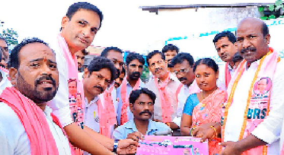 కాంగ్రెస్‌ బూటకపు హామీలు నమ్మితే కష్టాలే ..