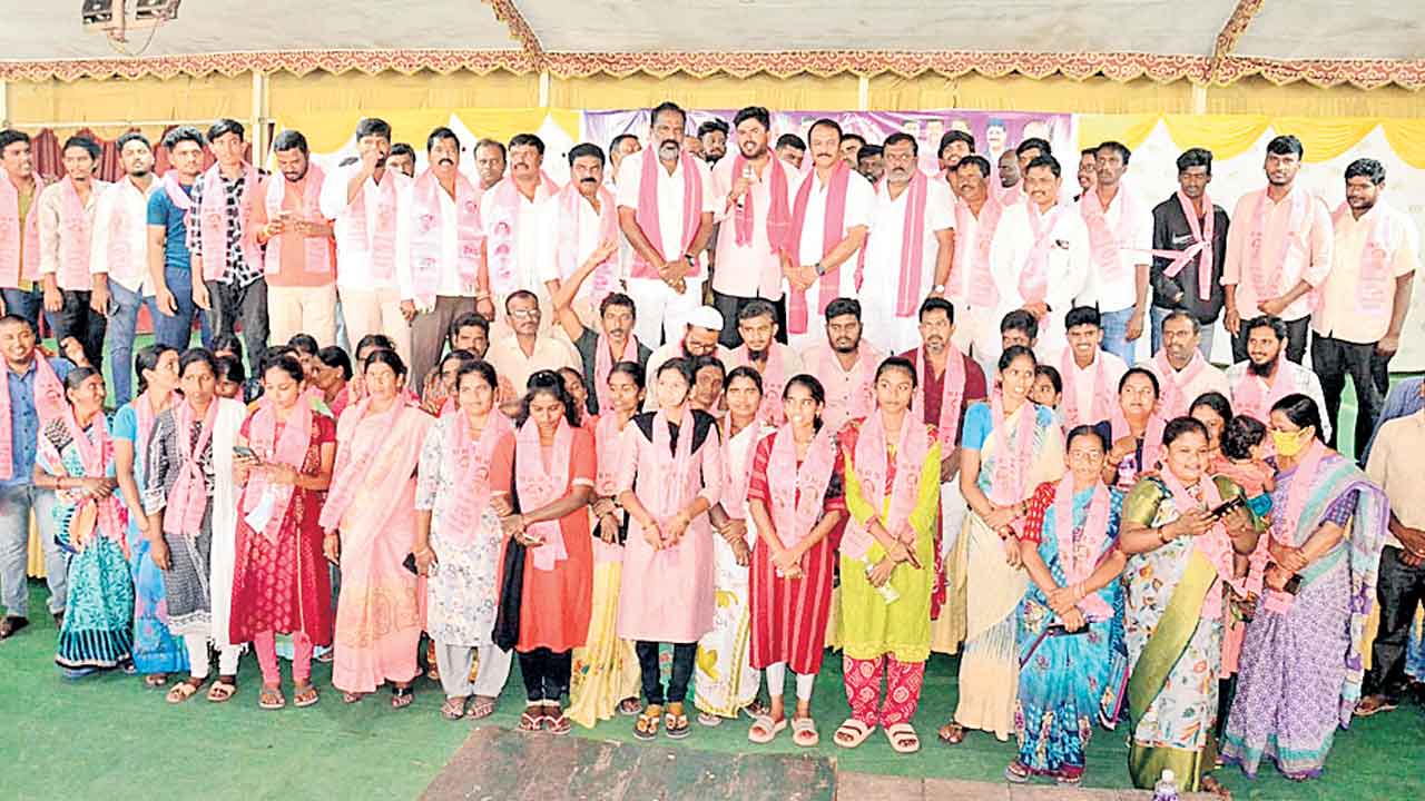 ప్రతిపక్షాలకు స్థానం లేదు