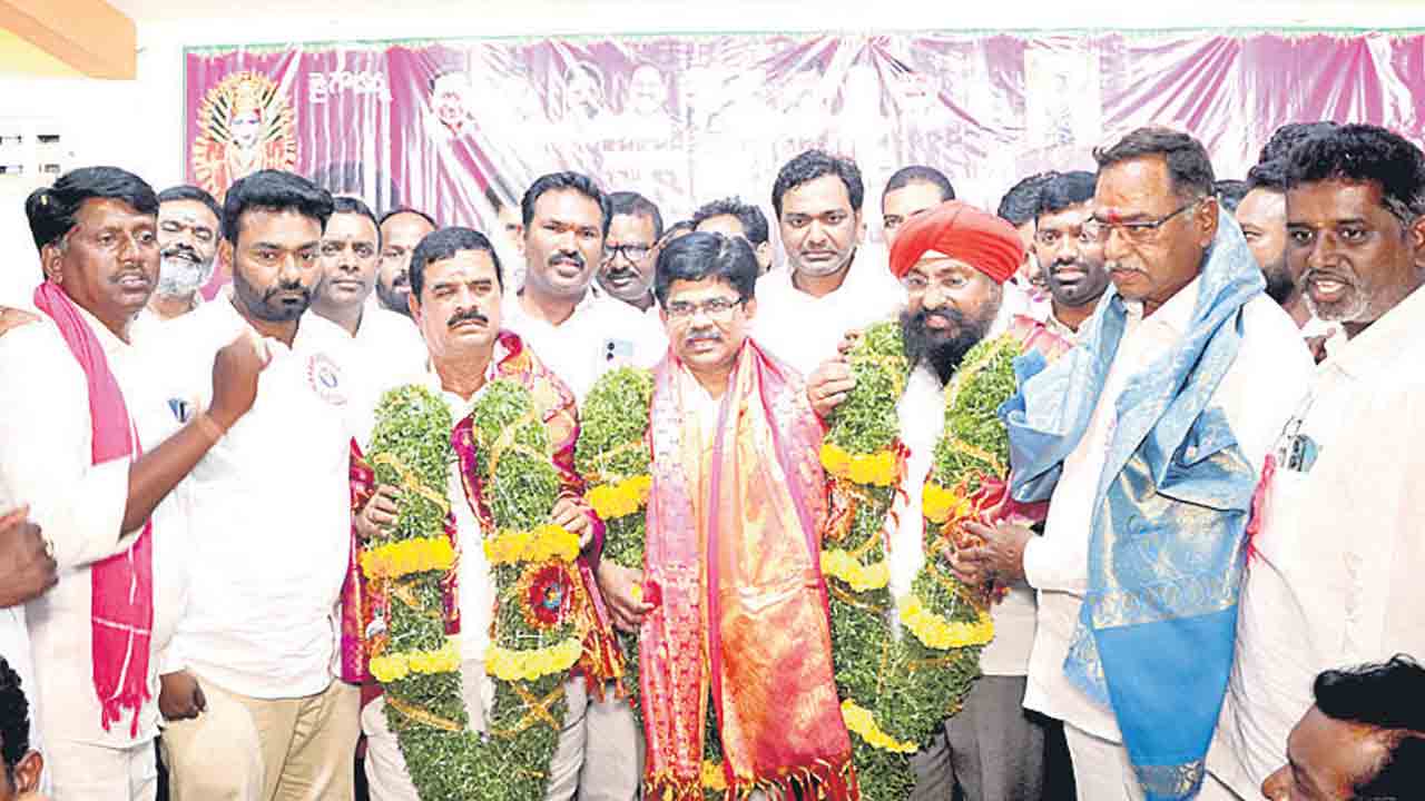 గీతన్నకు అండగా నిలిచింది బీఆర్‌ఎస్సే