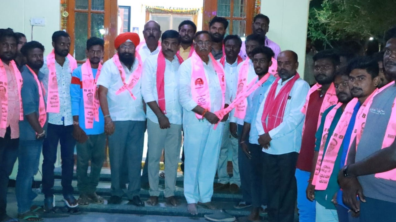 కాంగ్రెస్‌ అంటే సంక్షోభం బీఆర్‌ఎస్‌ అంటే సంక్షేమం