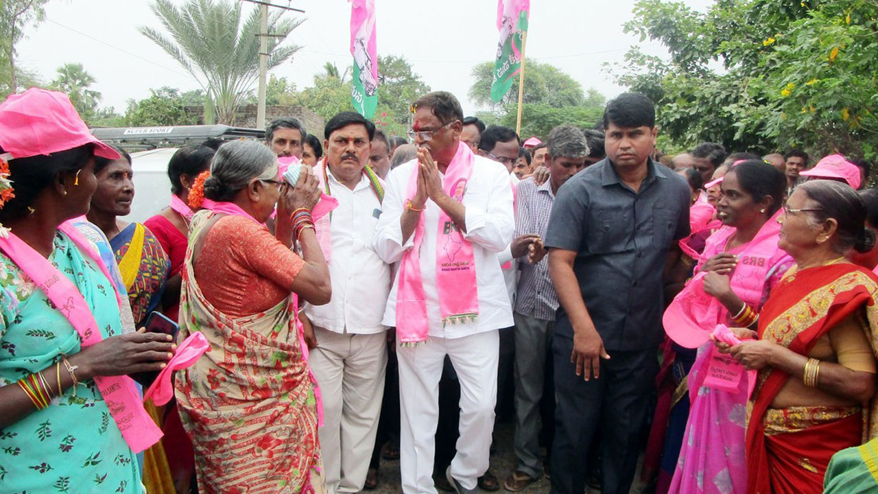 చెయ్యికి ఓటేస్తే కరెంట్‌ ఖతమే